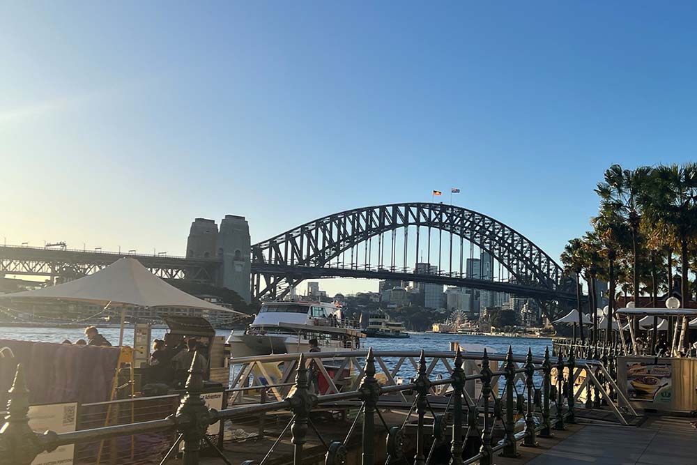 Woman in front of Australian landmark Three sisters walk